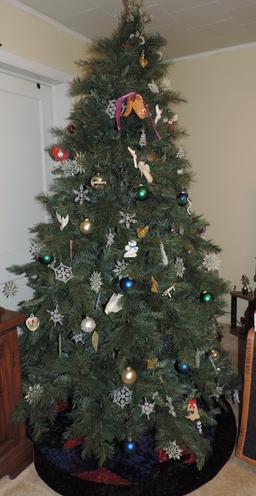 Pre-lite Christmas Tree With Ornaments