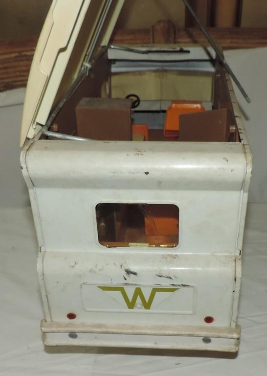 Tonka Winnebago Pressed Steel RV With Lift Top