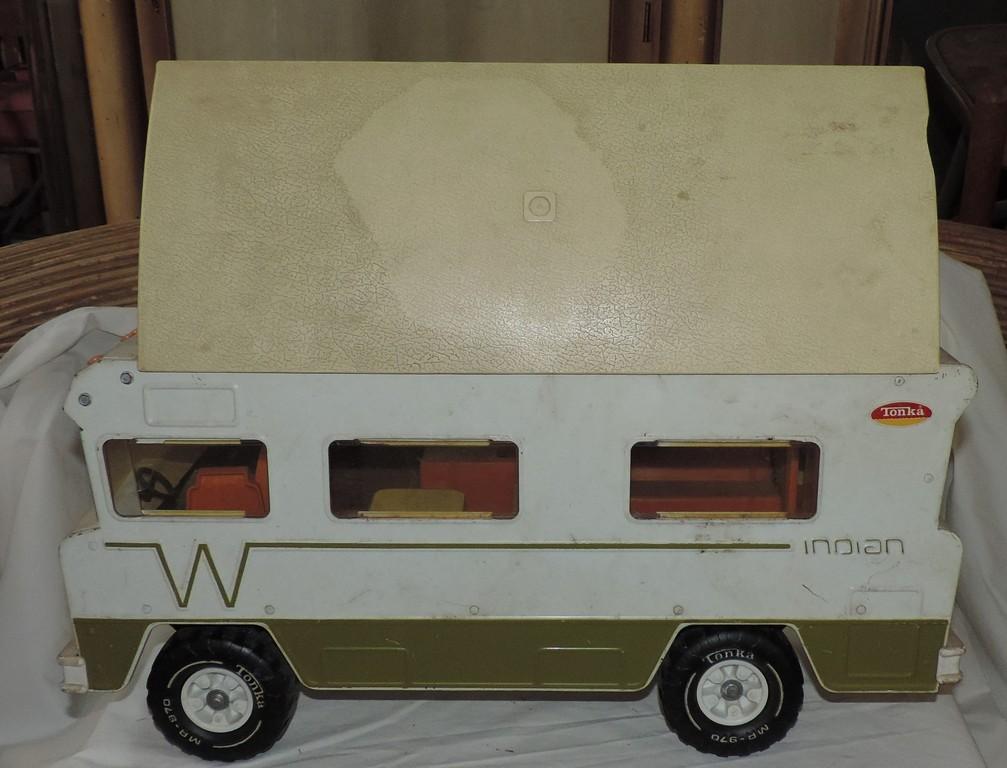 Tonka Winnebago Pressed Steel RV With Lift Top