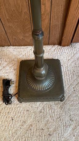 Antique Brass Finished Pole Lamp