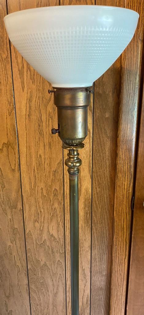 Antique Brass Finished Pole Lamp