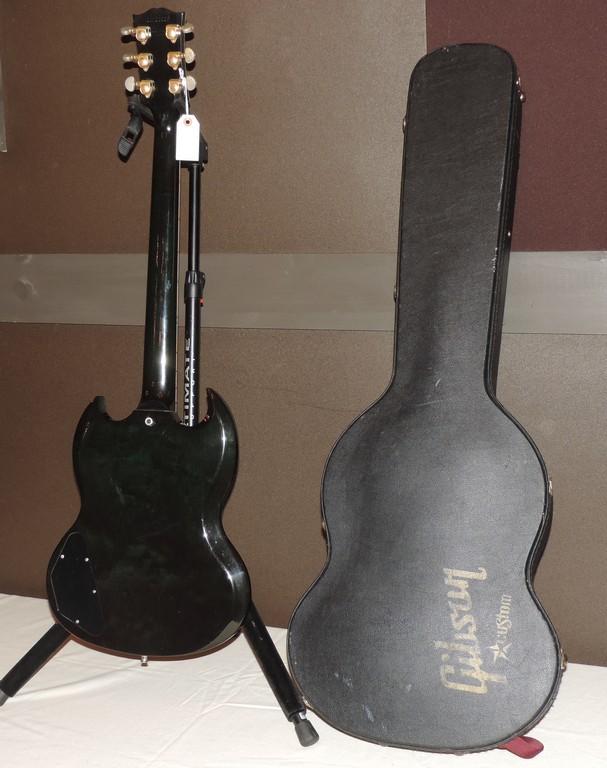 2000 Gibson SG Supreme Guitar in SG Custom case