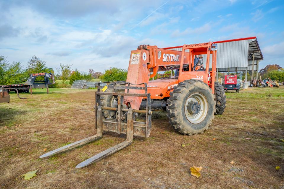 2004 JLG Skytrack Model 8042 10643