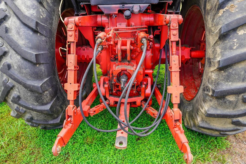 1086 IH Tractor and Allied Front End Loader w/Hay Fork