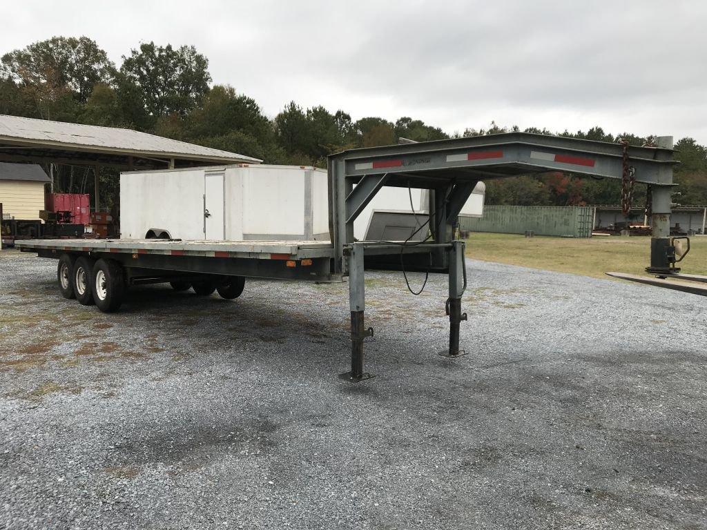 2011 tri-axle flatbed trailer