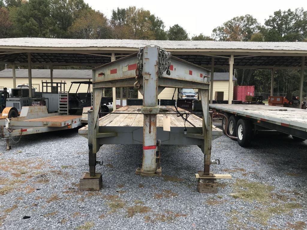 2009 dual-axle flatbed trailer