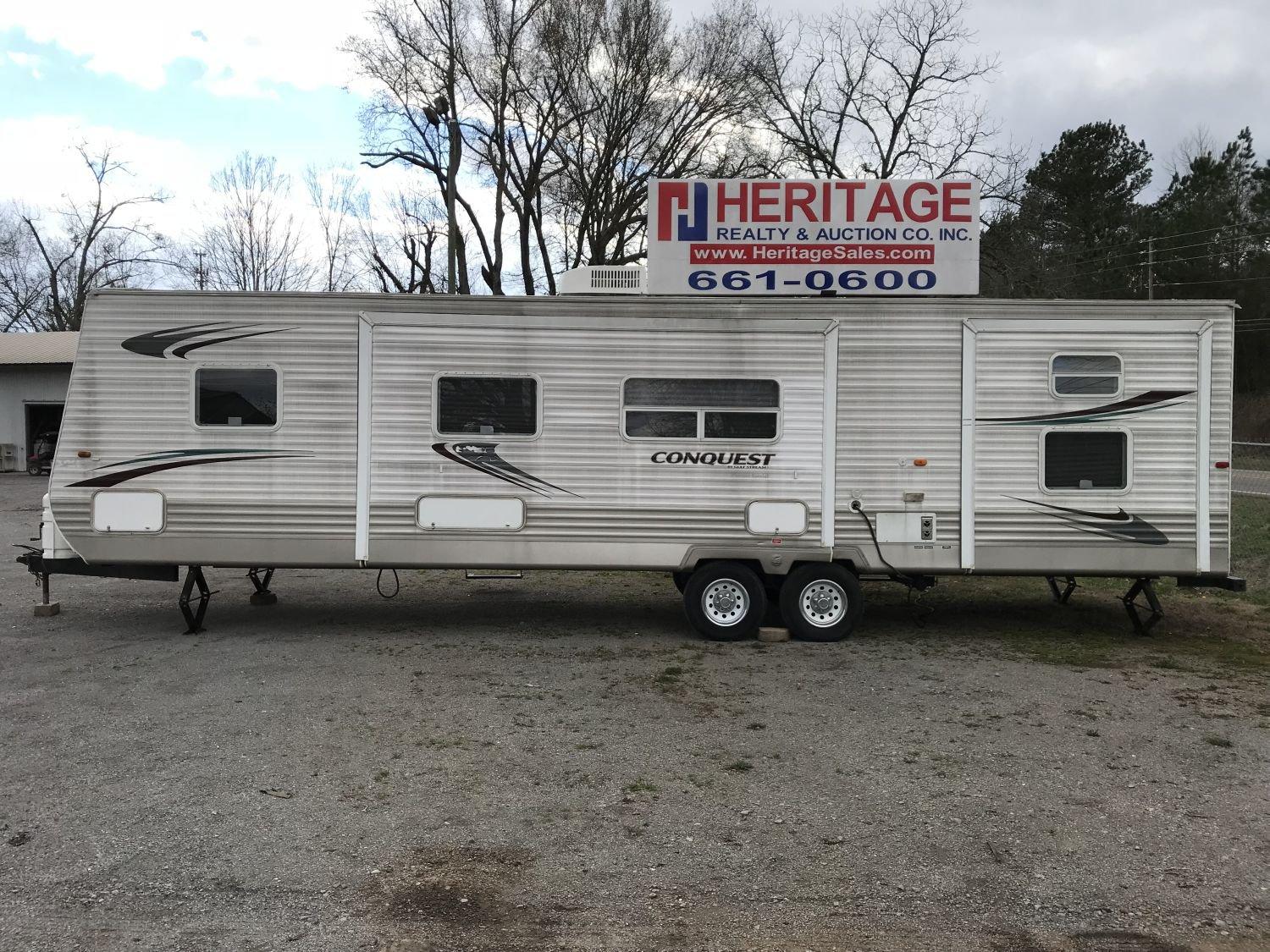 2009 Gulf Stream Conquest 32TBR tandem axle 35'8" camper with 2 slides (living room and back bedroom