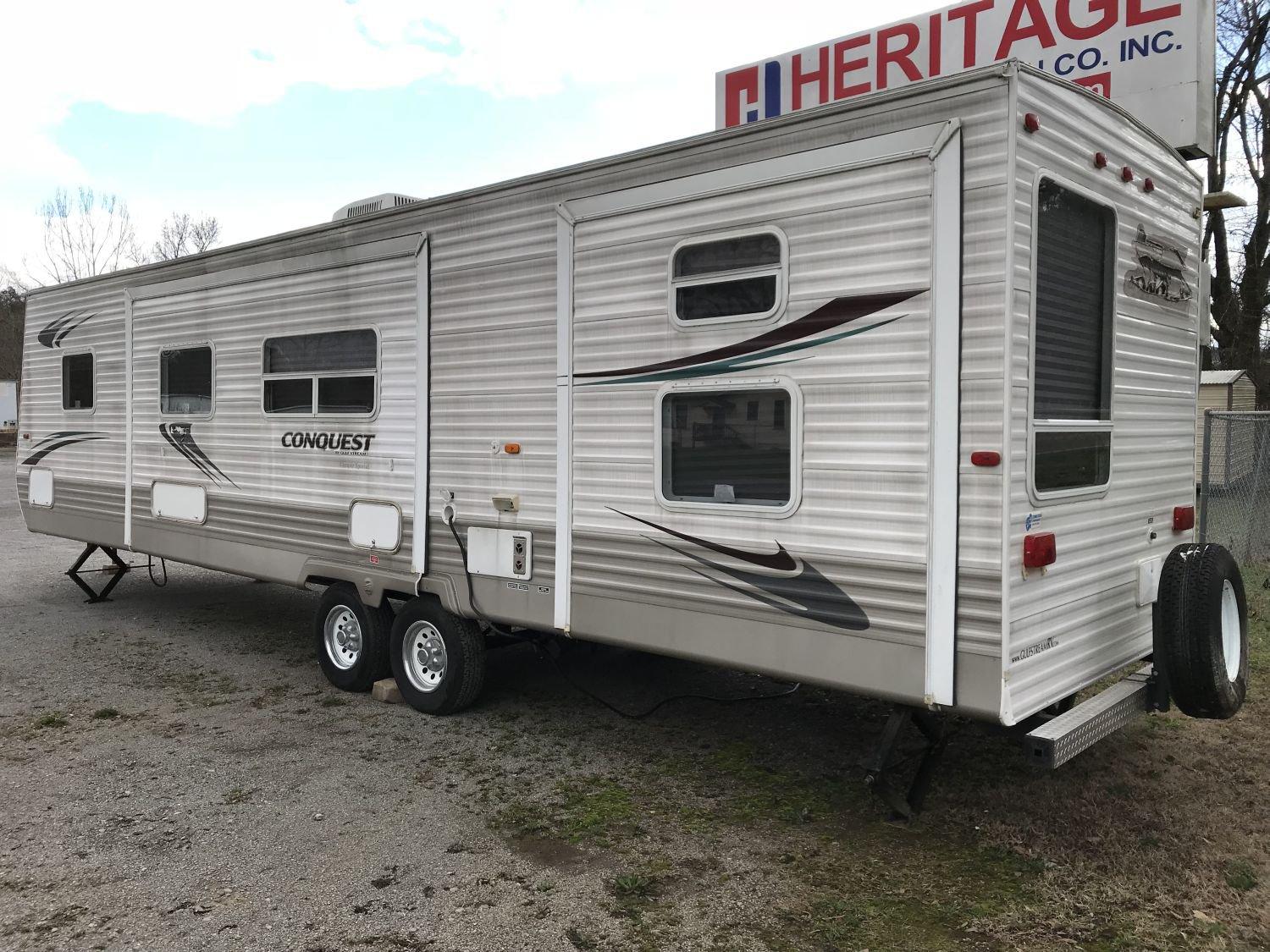 2009 Gulf Stream Conquest 32TBR tandem axle 35'8" camper with 2 slides (living room and back bedroom