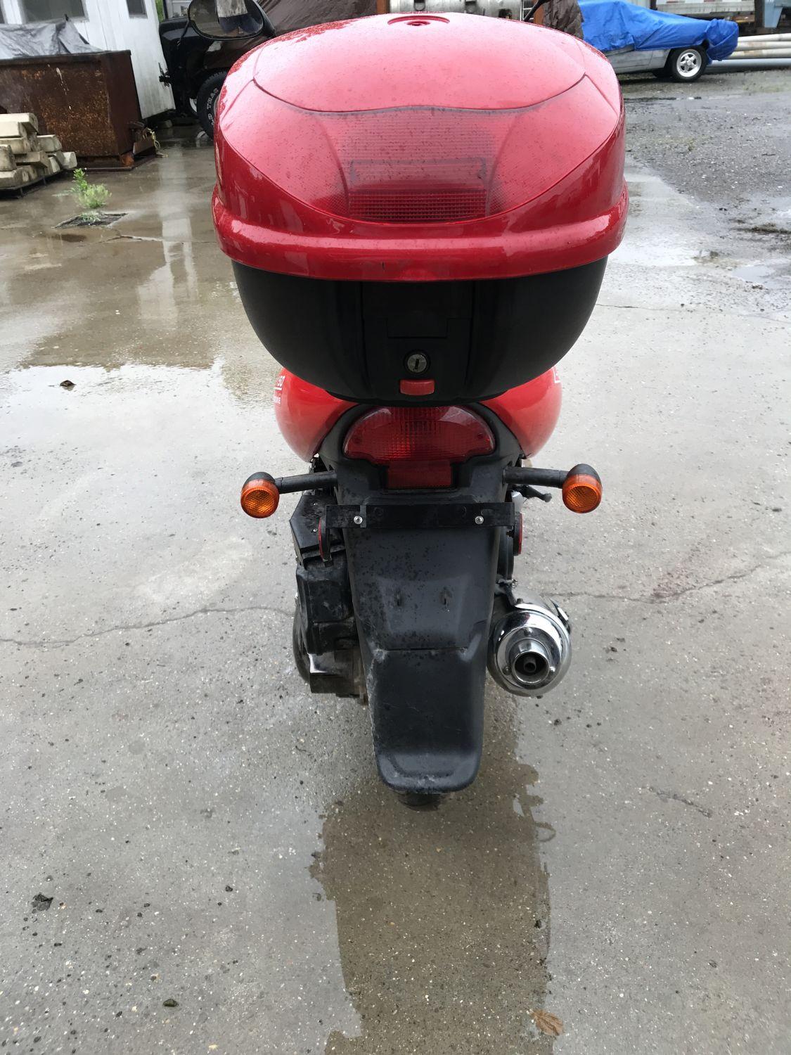 2005 Zongshen Z-bike 150 red scooter, 1 OWNER, 300mi, 150cc single cylinder air cooled four stroke g