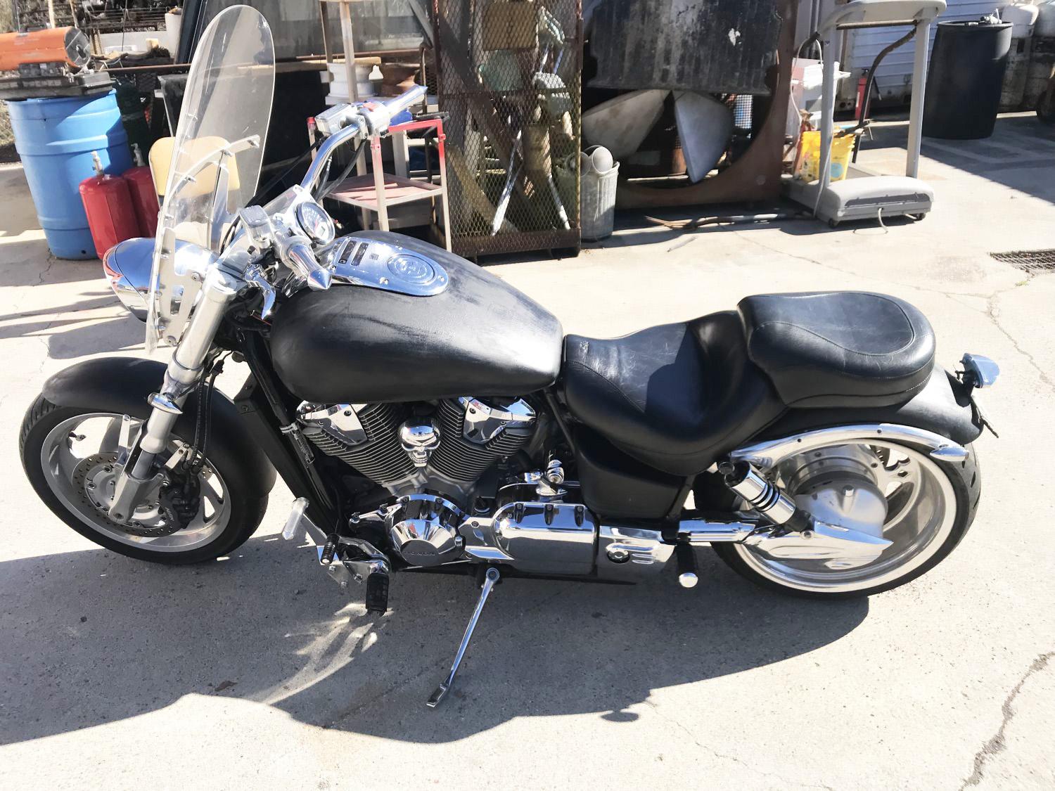 2002 Honda VTX1800C black motorcycle, 19281mi, V-twin 1795cc gas engine, 5 speed transmission, alumi