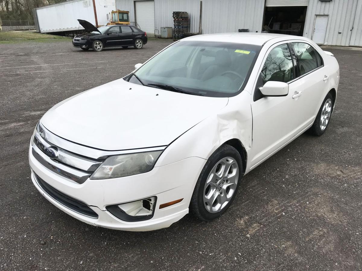 2010 Ford Fusion SE 4-door pearl white sedan, 158608mi, 2.5 liter 4 cylinder gas engine, automatic t