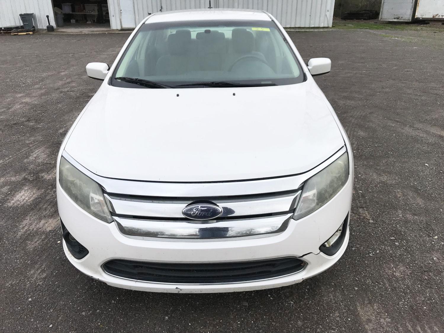2010 Ford Fusion SE 4-door pearl white sedan, 158608mi, 2.5 liter 4 cylinder gas engine, automatic t