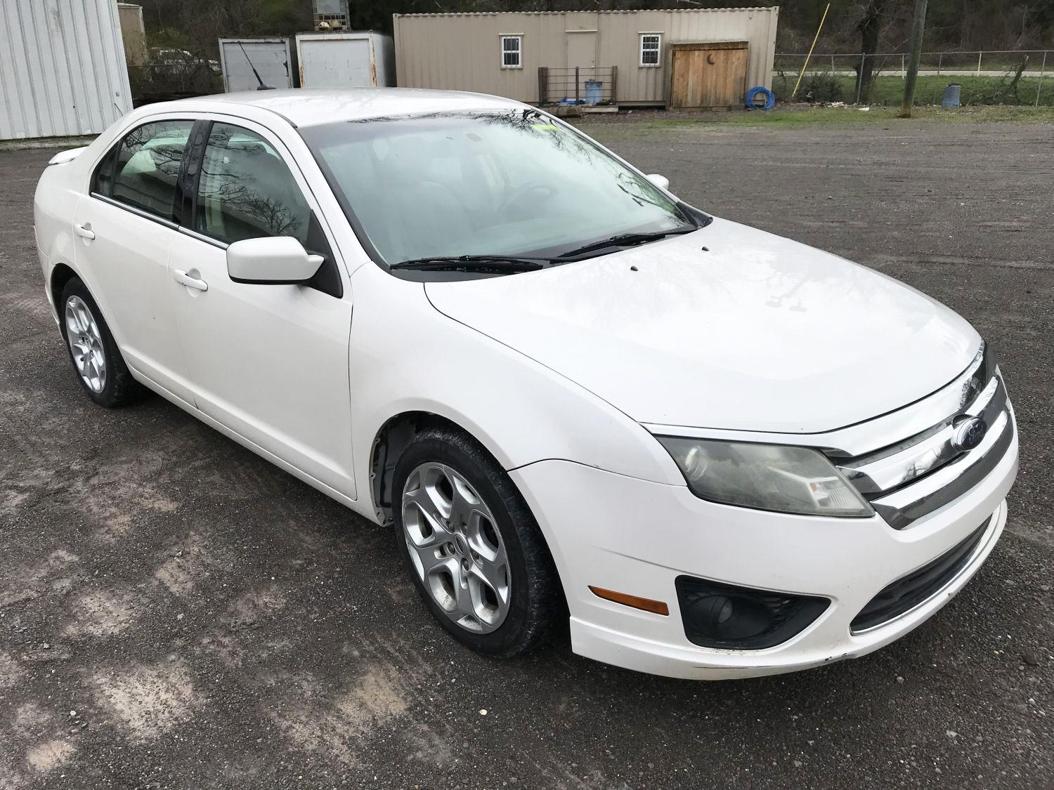 2010 Ford Fusion SE 4-door pearl white sedan, 158608mi, 2.5 liter 4 cylinder gas engine, automatic t