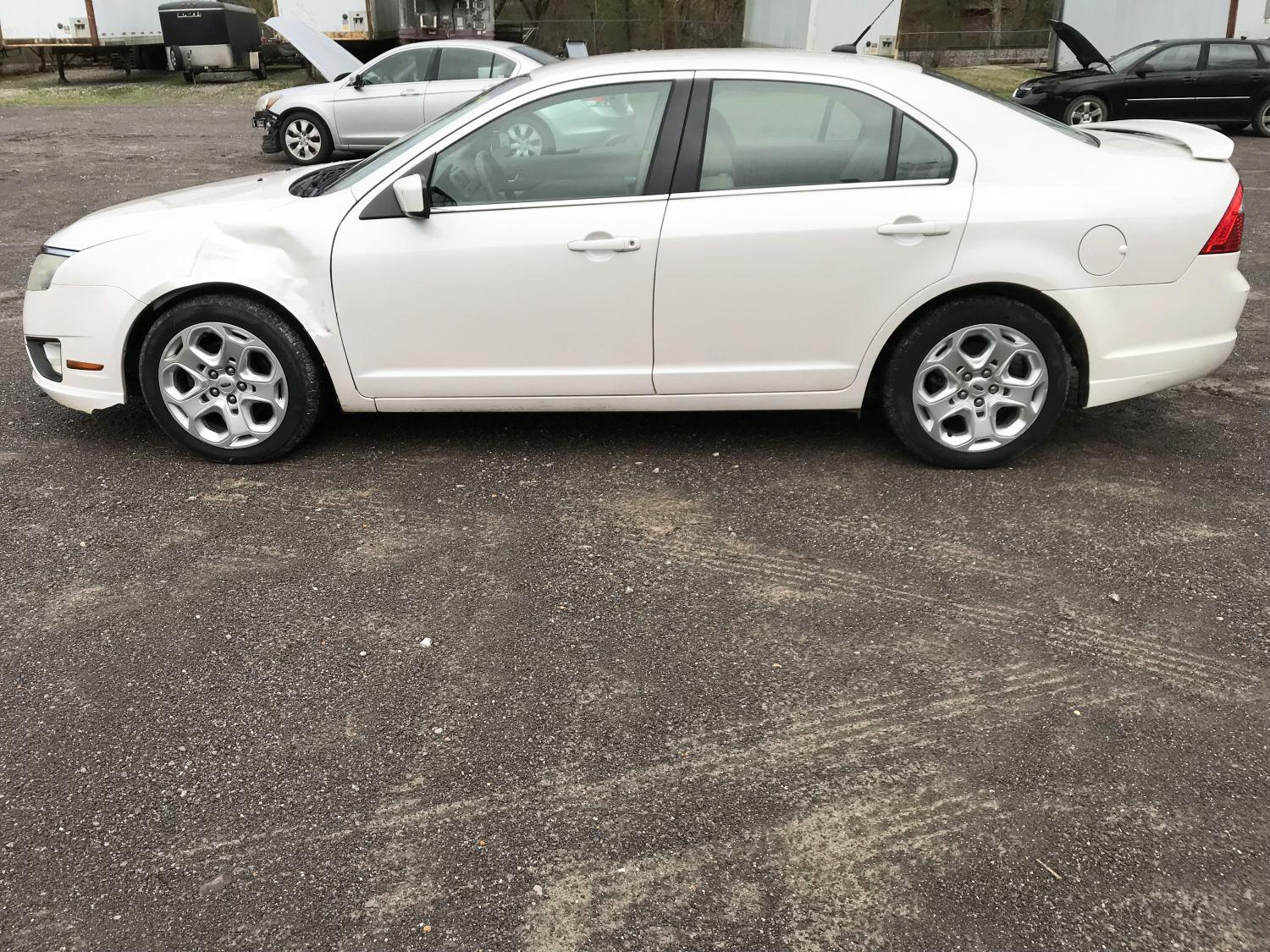 2010 Ford Fusion SE 4-door pearl white sedan, 158608mi, 2.5 liter 4 cylinder gas engine, automatic t