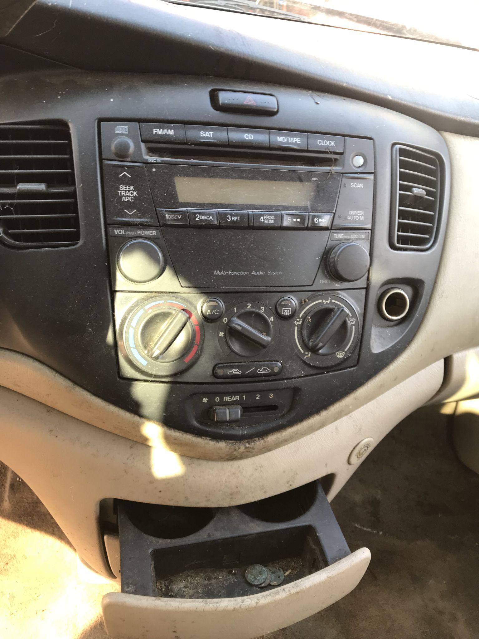 2004 Mazda MPV LX 4-door white wagon, 200820mi, 3.0 liter V6 gas engine, automatic transmission, air