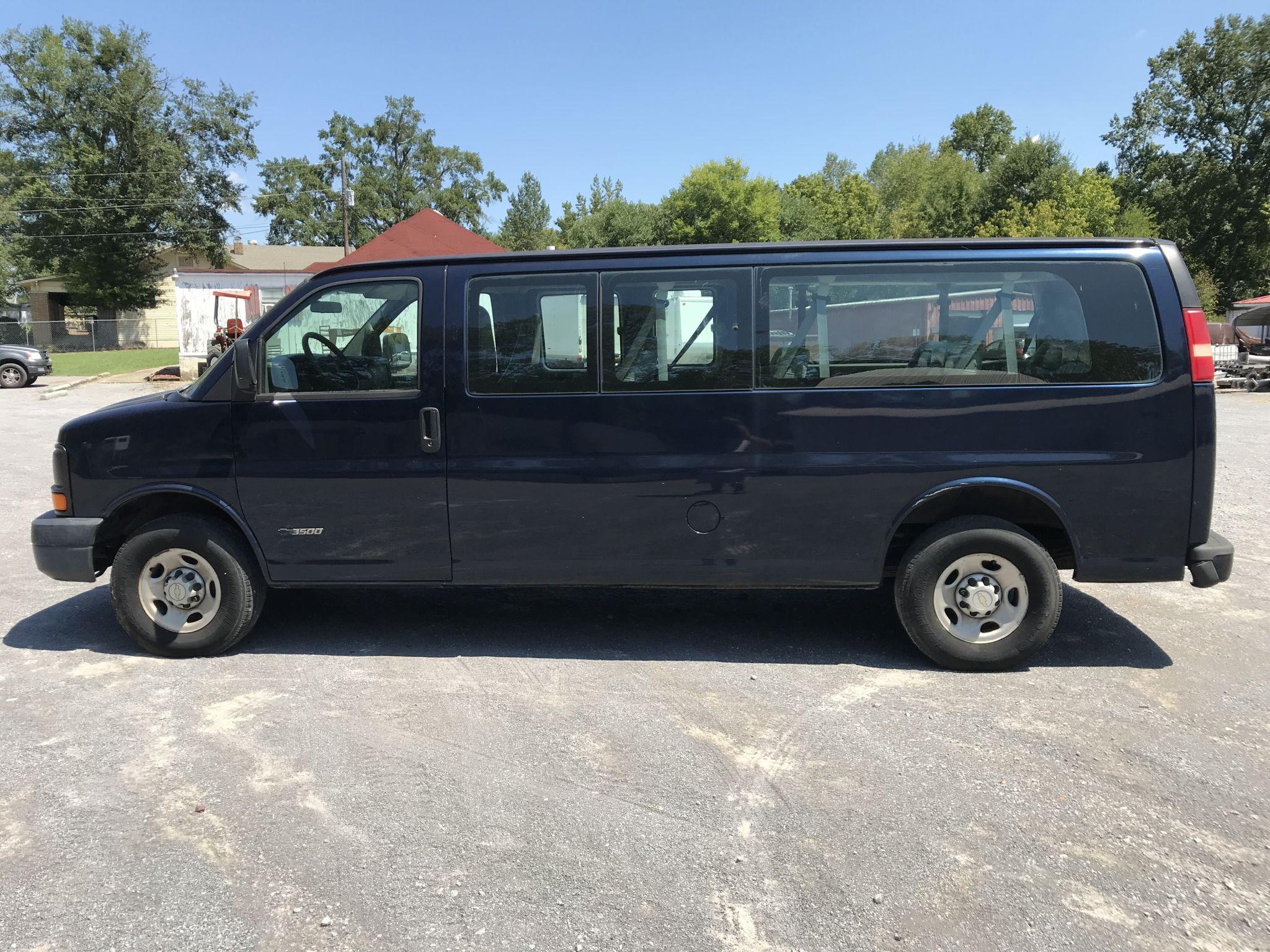 2005 Chevrolet G3500 Express 15-passenger blue extended wagon, ONE OWNER, 125173mi, 6.0 liter Vortec