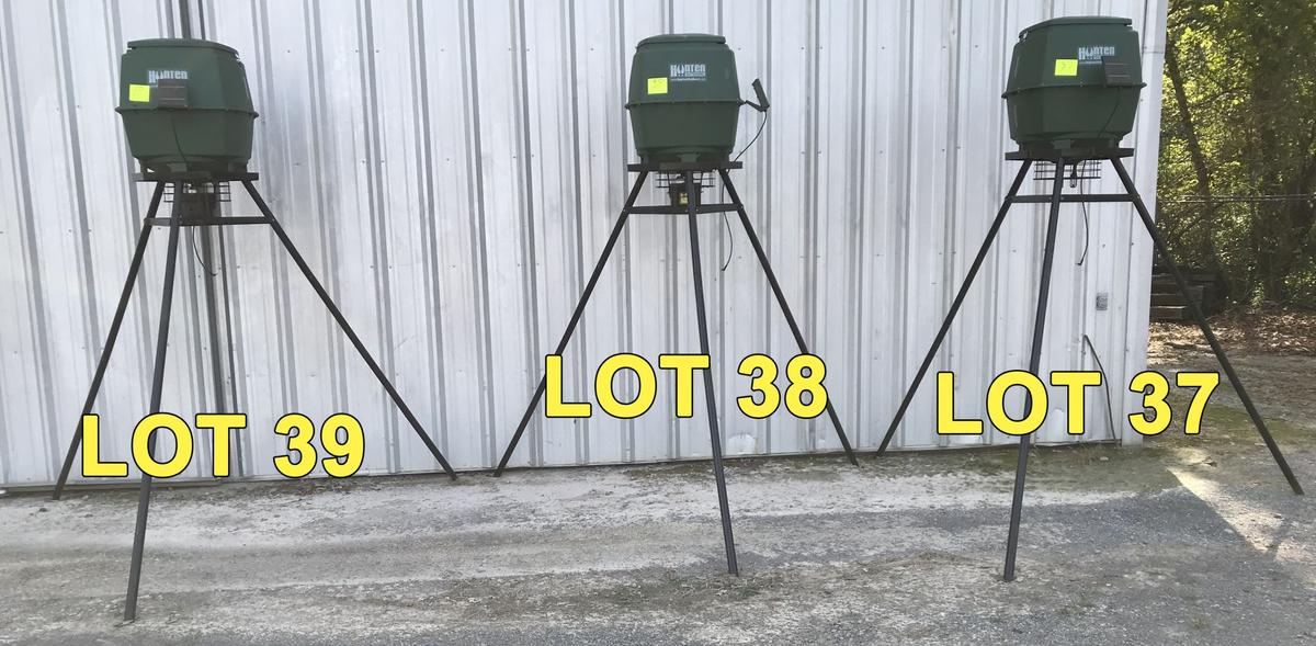 Hunten Outdoor 40gal programmable deer feeder, tripod, with varmint guard to keep out squirrels and 