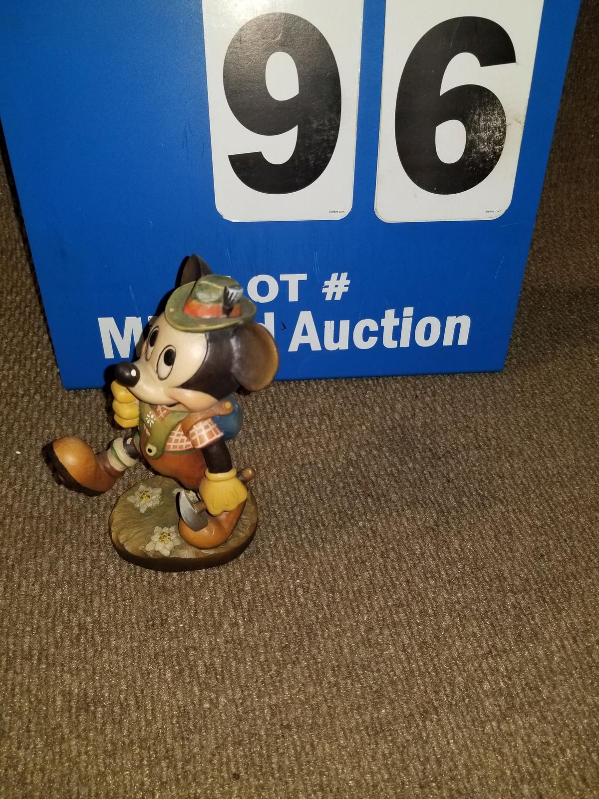 Arni Wood Carving: Mickey hiking 452/500