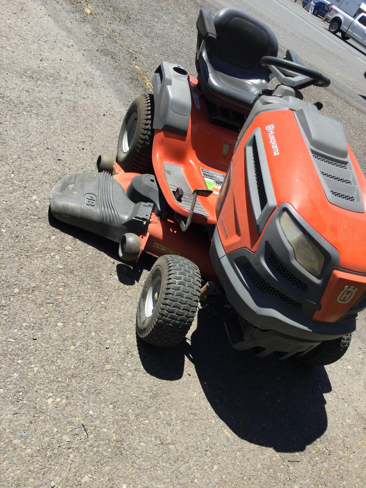 Husqvarna YTH 24K48 Lawn Mower