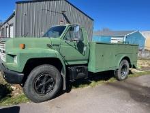 1989 Ford F700  runs and drives