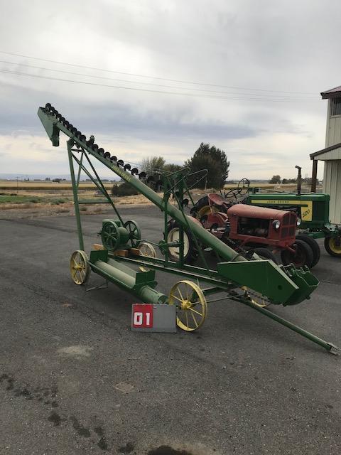 JOHN DEERE PADDLE AUGER WITH JOHN DEERE 3 HP ENGINE