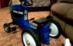 T.C. 330 New Holland Pedal Tractor