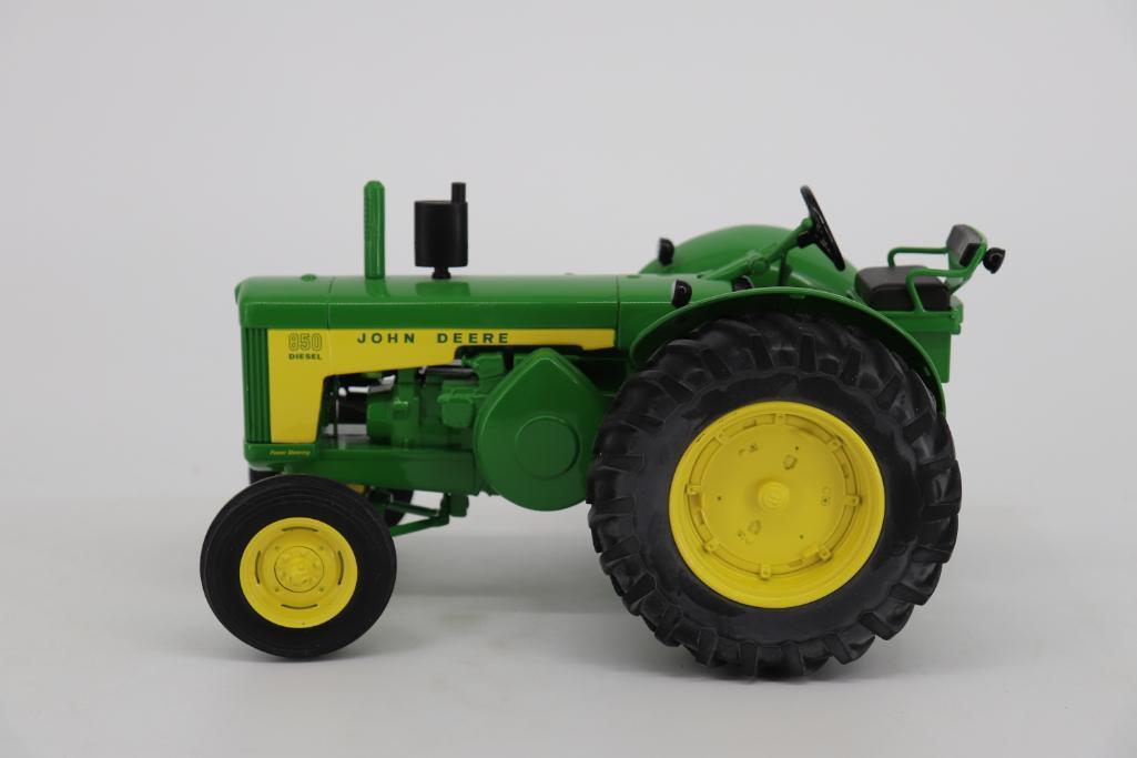 1/16 Ertl Two Cylinder Club John Deere 850 Diesel Prototype