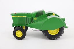 1/16 Ertl John Deere 3020 Grove & Orchard Tractor - Two-Cylinder Expo XXIV