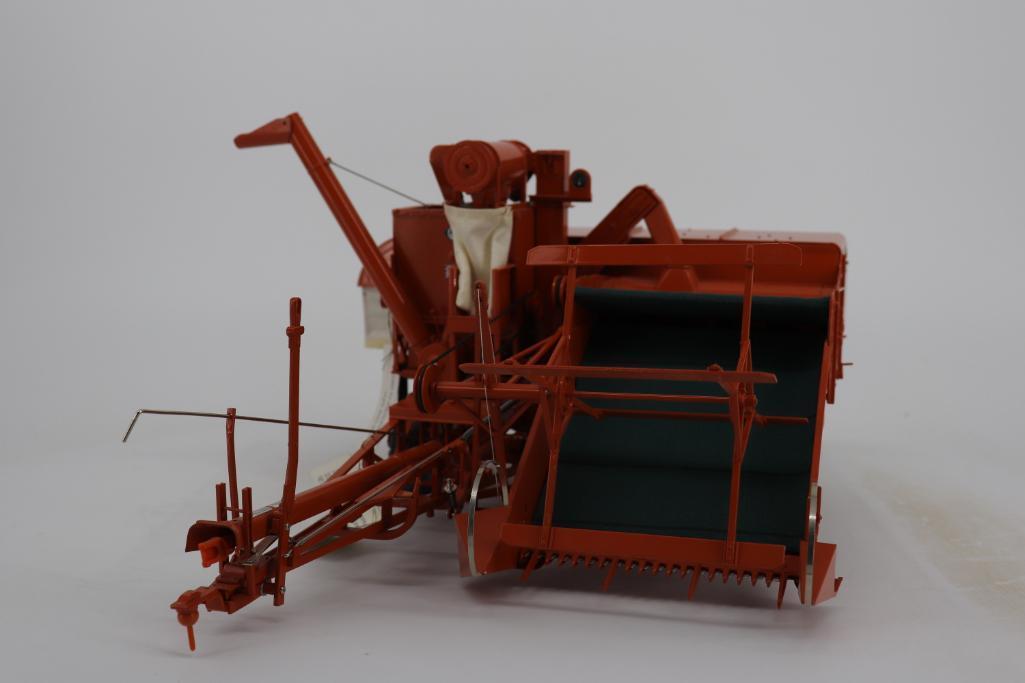 1/12 Franklin Mint Allis-Chalmers Pull Type All-Crop 60 Combine