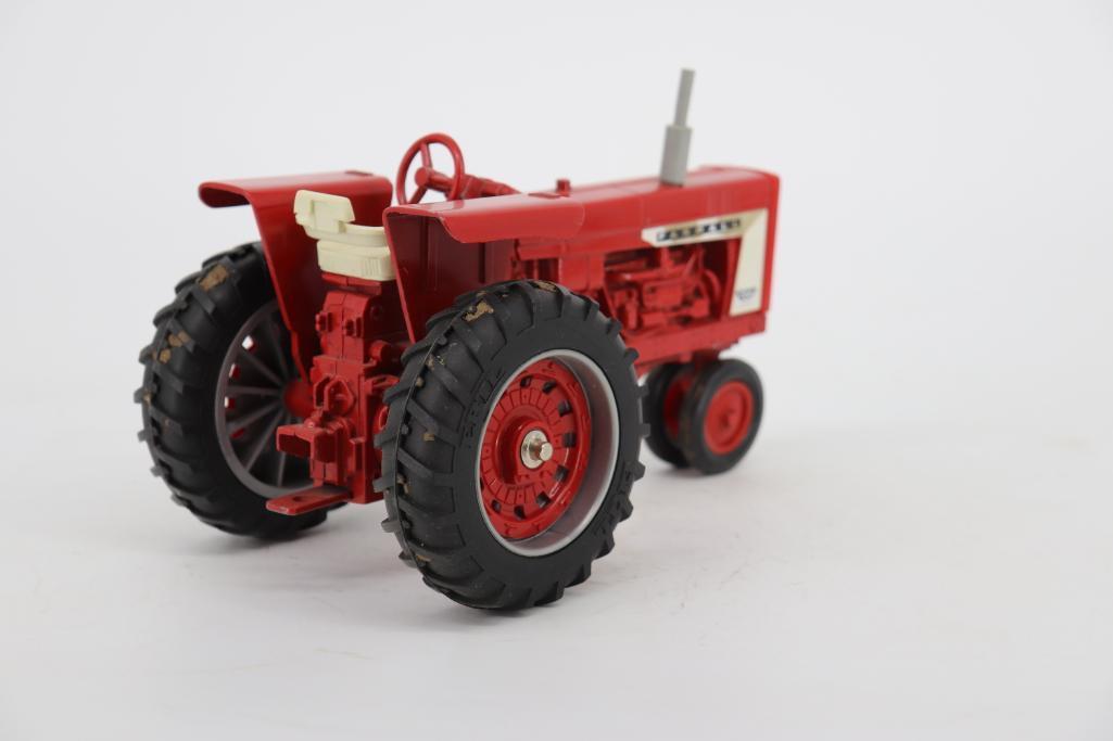 1/16 Farmall 706 Diesel Tractor