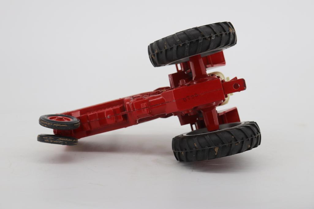 1/16 Farmall 706 Diesel Tractor