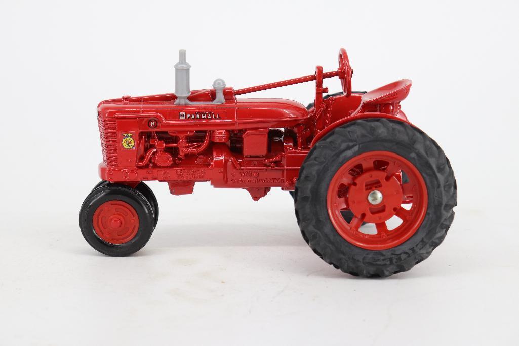 1/16 ERTL McCormick Farmall H 1992 Kansas FFA Alumni