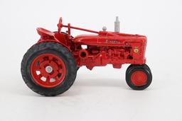 1/16 ERTL McCormick Farmall H 1992 Kansas FFA Alumni