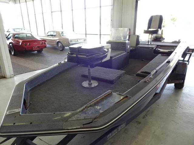 1978 CHAMPION BASS BOAT 18' 85HP