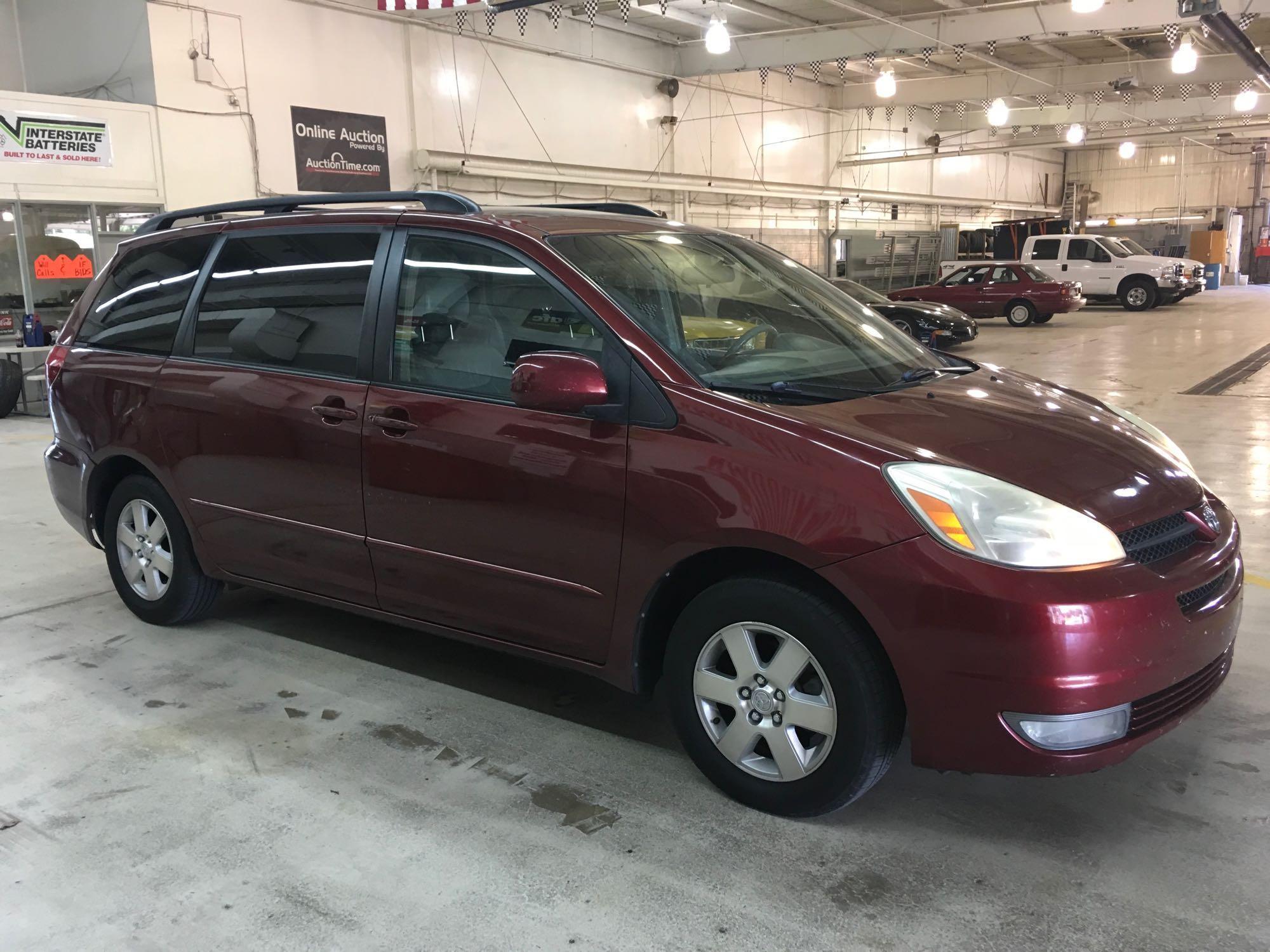 2004 TOYOTA SIENNA XLE