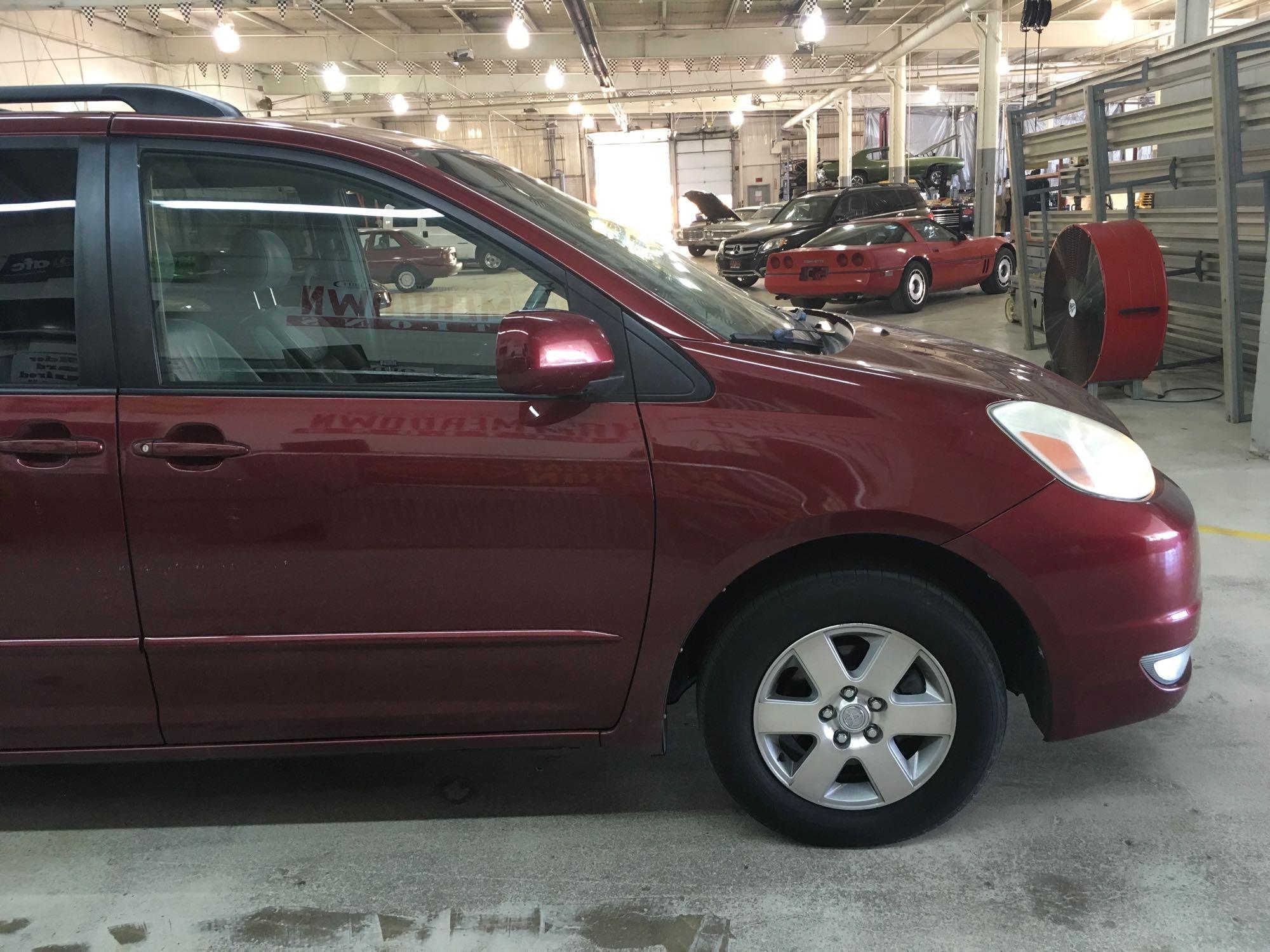 2004 TOYOTA SIENNA XLE