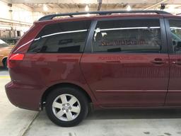 2004 TOYOTA SIENNA XLE