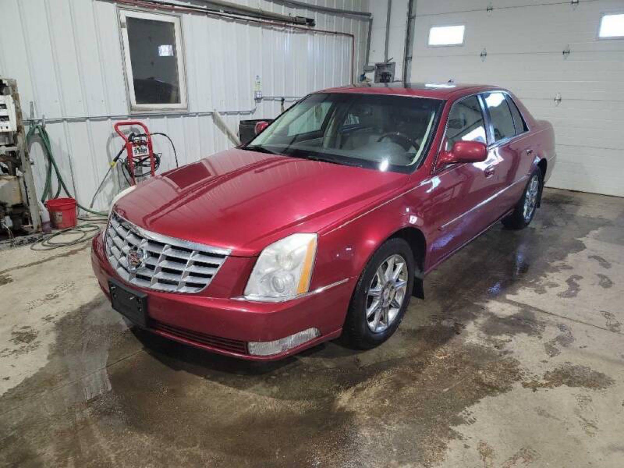 2011 CADILLAC DTS LUXURY