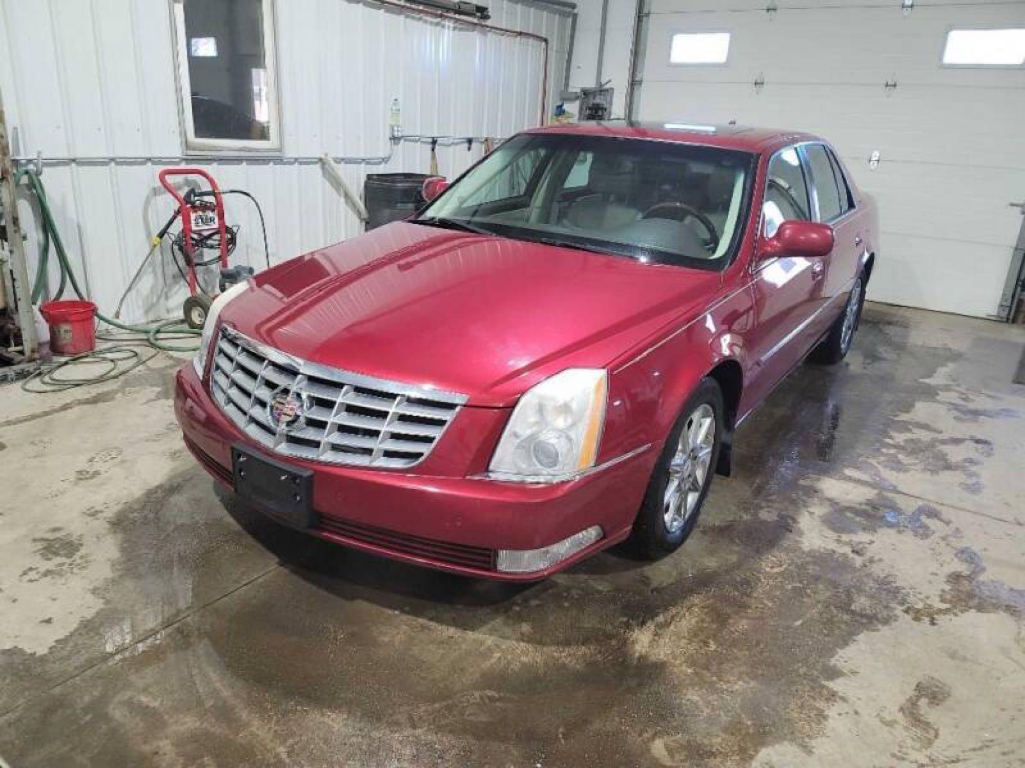 2011 CADILLAC DTS LUXURY