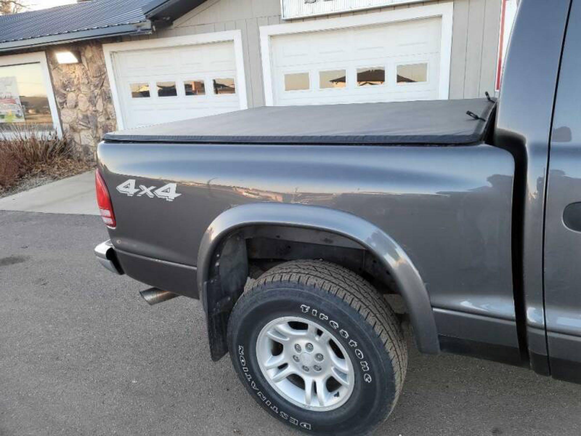 2004 DODGE DAKOTA