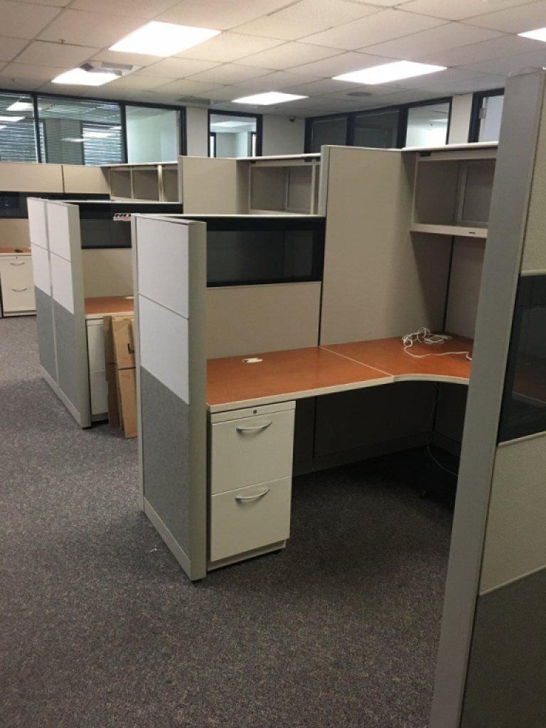 40 Cubicles, 19 Chairs & 1 Work Table