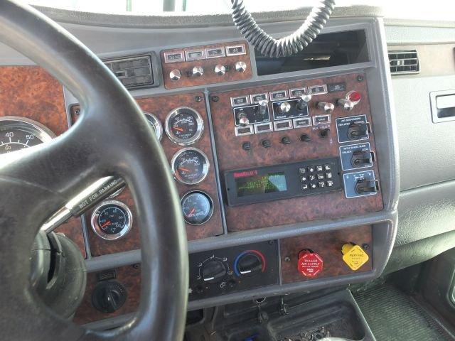 2005 Kenworth Model T800B - VIN: 1XKDD49X85R098408 - Odometer Reads: 992,359