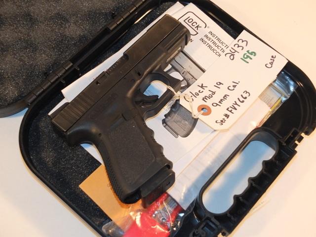 GLOCK 19 9MM WITH BOX  S/N FVY663 **WALDEN HUGHES GUN**, TAG# 2433