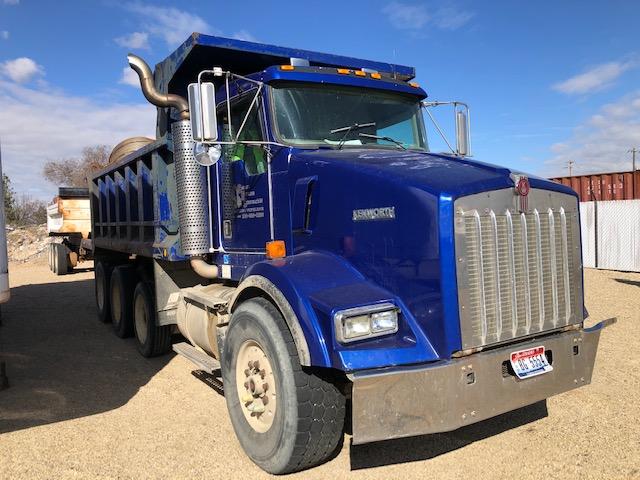 2001 KENWORTH T800 DUMP TRUCK, VIN:1NKDLUOX81J878475, ODOMETER READS=501,544