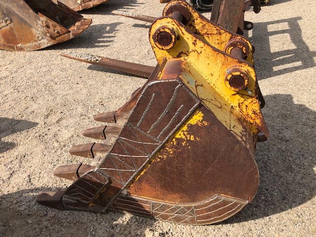 EXCAVATOR BUCKET #1366 CAS135