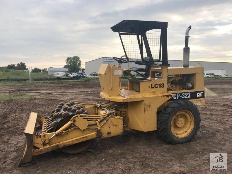 Caterpillar 323 Sheepsfoot Roller [Located: Iowa]