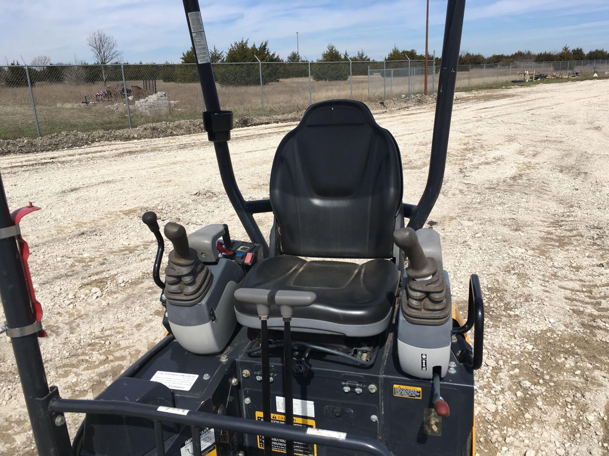 2016 John Deere 17G Mini Excavator