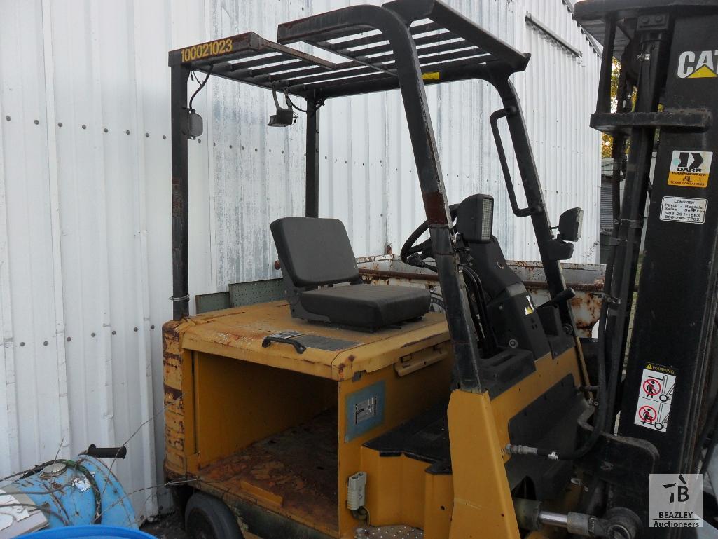 Caterpillar Electric Forklift Model #2EC25 5000lb lift