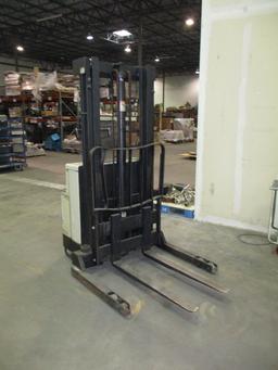 Crown Straddle Stacker