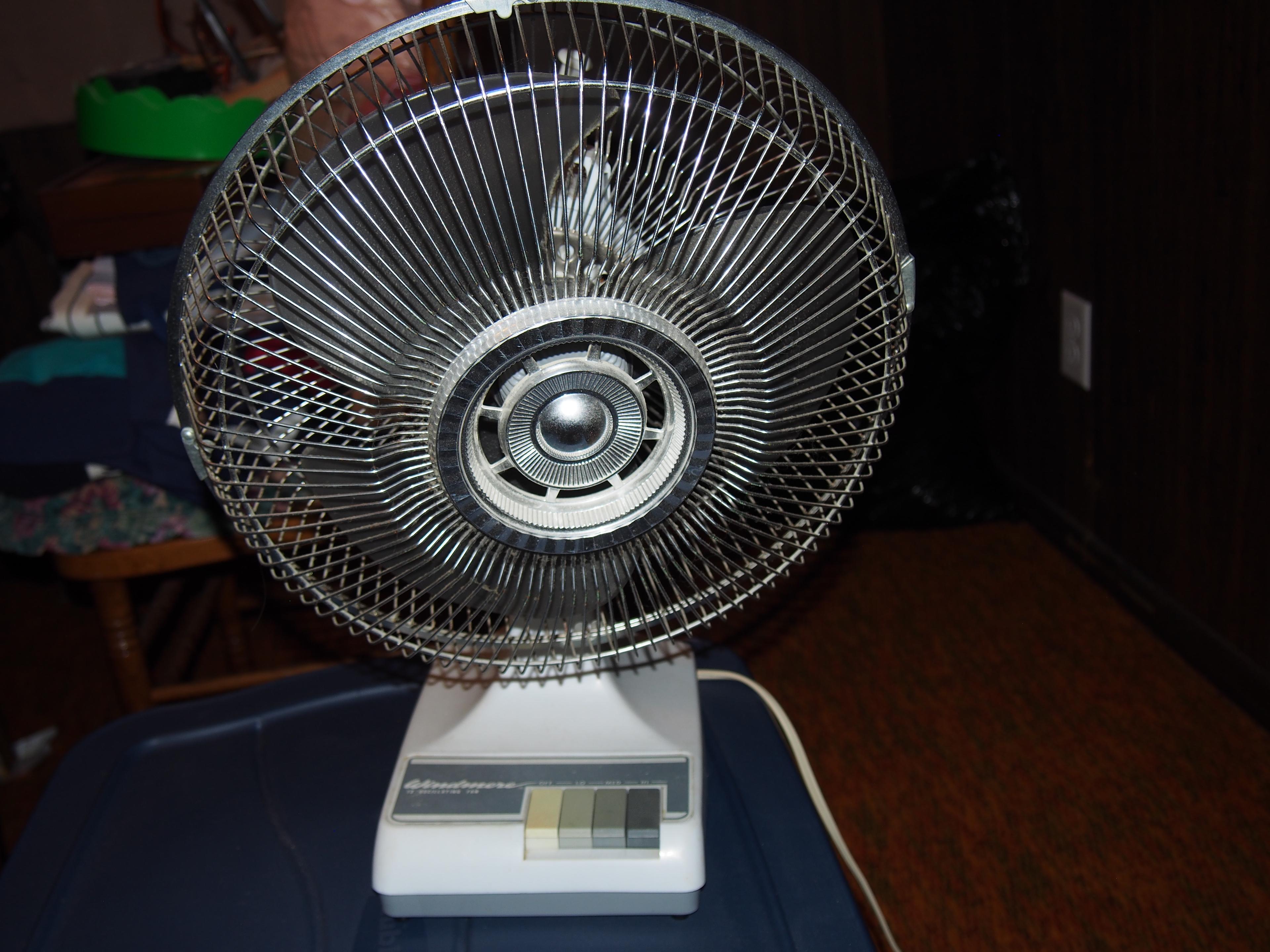 Oscillating desk fan, Windmere